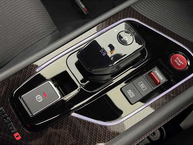 日産 オーラ ニスモ 宮城県 2022(令4)年 1.4万km スーパーブラック 禁煙車/アラウンドビューモニター/エマージェンシーブレーキ/車線逸脱警報/オートハイビームアシスト/前後コーナーセンサー/純正9インチナビ/・CD.DVD.SD.BT.USB/フルセグTV/デジタルインナーミラー/前席シートヒーター/LEDヘッドライト/LEDフォグランプ/アイドリングストップ/横滑り防止装置/電動パーキングブレーキ/オートホールド機能/ビルトインETC/純正ドライブレコーダー（FR）/プッシュスタート/スマートキー/純正エンジンスターター/純正17インチアルミホイール/純正フロアマット/冬タイヤ積込（純正サイズ）