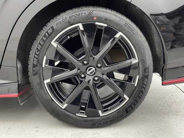 日産 オーラ ニスモ 宮城県 2022(令4)年 1.4万km スーパーブラック 禁煙車/アラウンドビューモニター/エマージェンシーブレーキ/車線逸脱警報/オートハイビームアシスト/前後コーナーセンサー/純正9インチナビ/・CD.DVD.SD.BT.USB/フルセグTV/デジタルインナーミラー/前席シートヒーター/LEDヘッドライト/LEDフォグランプ/アイドリングストップ/横滑り防止装置/電動パーキングブレーキ/オートホールド機能/ビルトインETC/純正ドライブレコーダー（FR）/プッシュスタート/スマートキー/純正エンジンスターター/純正17インチアルミホイール/純正フロアマット/冬タイヤ積込（純正サイズ）
