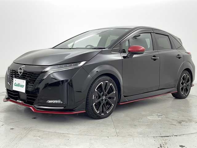 日産 オーラ ニスモ 宮城県 2022(令4)年 1.4万km スーパーブラック 禁煙車/アラウンドビューモニター/エマージェンシーブレーキ/車線逸脱警報/オートハイビームアシスト/前後コーナーセンサー/純正9インチナビ/・CD.DVD.SD.BT.USB/フルセグTV/デジタルインナーミラー/前席シートヒーター/LEDヘッドライト/LEDフォグランプ/アイドリングストップ/横滑り防止装置/電動パーキングブレーキ/オートホールド機能/ビルトインETC/純正ドライブレコーダー（FR）/プッシュスタート/スマートキー/純正エンジンスターター/純正17インチアルミホイール/純正フロアマット/冬タイヤ積込（純正サイズ）