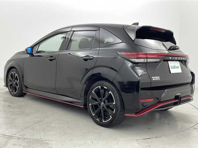 日産 オーラ ニスモ 宮城県 2022(令4)年 1.4万km スーパーブラック 禁煙車/アラウンドビューモニター/エマージェンシーブレーキ/車線逸脱警報/オートハイビームアシスト/前後コーナーセンサー/純正9インチナビ/・CD.DVD.SD.BT.USB/フルセグTV/デジタルインナーミラー/前席シートヒーター/LEDヘッドライト/LEDフォグランプ/アイドリングストップ/横滑り防止装置/電動パーキングブレーキ/オートホールド機能/ビルトインETC/純正ドライブレコーダー（FR）/プッシュスタート/スマートキー/純正エンジンスターター/純正17インチアルミホイール/純正フロアマット/冬タイヤ積込（純正サイズ）