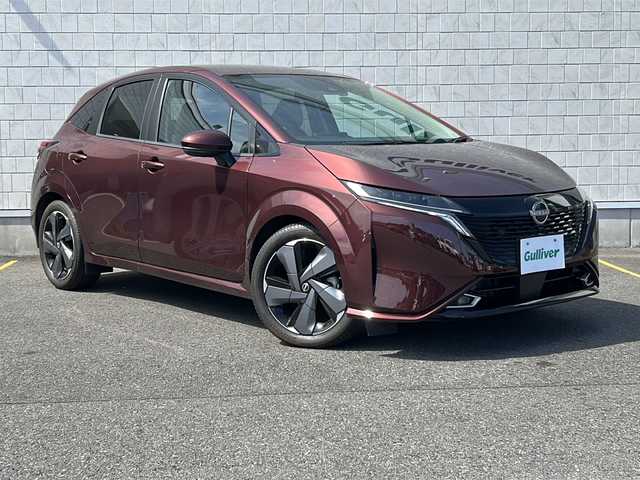 日産 オーラ G 茨城県 2022(令4)年 2.8万km バーガンディー エマージェンシーブレーキ/ふらつき警報/標識検知支援/後退時車両検知警報/純正SDナビ/　　BT/CD/DVD/フルセグ/アラウンドビューモニター/スマートルームミラー/LEDオートライト/コーナーセンサー/純正17インチアルミホイール/スマートキー/ETC