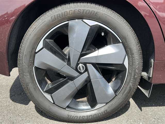 日産 オーラ G 茨城県 2022(令4)年 2.8万km バーガンディー エマージェンシーブレーキ/ふらつき警報/標識検知支援/後退時車両検知警報/純正SDナビ/　　BT/CD/DVD/フルセグ/アラウンドビューモニター/スマートルームミラー/LEDオートライト/コーナーセンサー/純正17インチアルミホイール/スマートキー/ETC