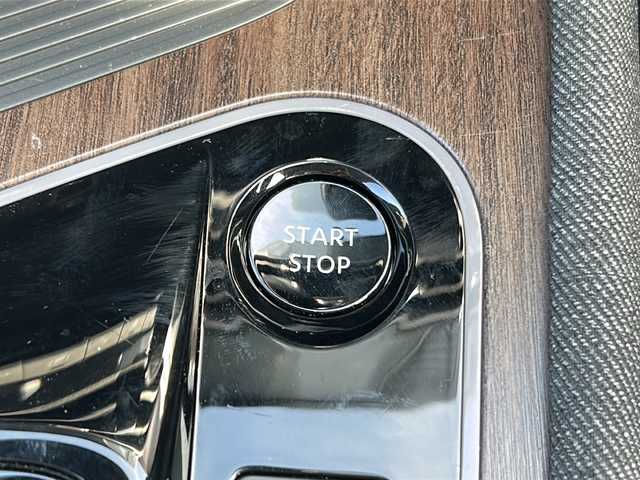 日産 オーラ G 茨城県 2022(令4)年 2.8万km バーガンディー エマージェンシーブレーキ/ふらつき警報/標識検知支援/後退時車両検知警報/純正SDナビ/　　BT/CD/DVD/フルセグ/アラウンドビューモニター/スマートルームミラー/LEDオートライト/コーナーセンサー/純正17インチアルミホイール/スマートキー/ETC