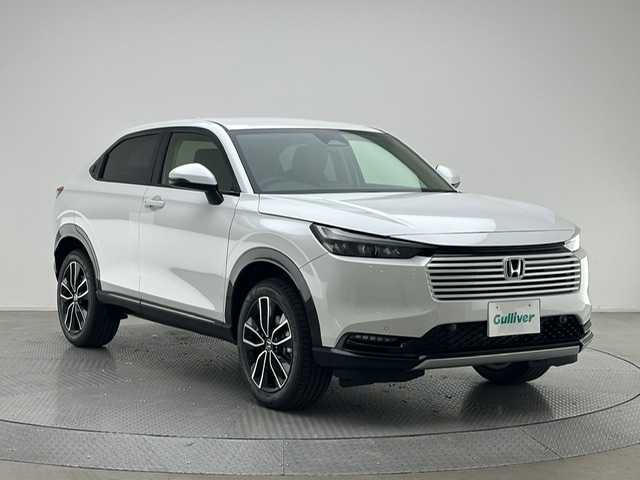 ホンダ ヴェゼル ハイブリッド e:HEV Z 兵庫県 2025(令7)年 0.1千km プラチナホワイトパール ・登録済み未使用車/・純正コネクトナビ/（フルセグ、ＢＴ、ＵＳＢ）　　/・apple　carplay/・androido auto/・バックカメラ　/・レーダークルーズコントロール　/・コーナーセンサー　　/・踏み間違い　/・PCS/・BSI/・LKA/・DAC/・BREAK　HOLD/・ビルトインETC２．０　/・パワーバックドア/・シートヒーター　/・ISOFIX　/・ハーフレザー/・ステアリングヒーター/・パドルシフト/・ＬＥＤヘッドライト/・LEDフォグランプ/・オートハイ/・オートライト/・スペアキー×１/・ワイヤレス充電/・電子パーキング　