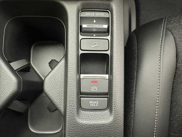 ホンダ ヴェゼル ハイブリッド e:HEV Z 兵庫県 2025(令7)年 0.1千km プラチナホワイトパール ・登録済み未使用車/・純正コネクトナビ/（フルセグ、ＢＴ、ＵＳＢ）　　/・apple　carplay/・androido auto/・バックカメラ　/・レーダークルーズコントロール　/・コーナーセンサー　　/・踏み間違い　/・PCS/・BSI/・LKA/・DAC/・BREAK　HOLD/・ビルトインETC２．０　/・パワーバックドア/・シートヒーター　/・ISOFIX　/・ハーフレザー/・ステアリングヒーター/・パドルシフト/・ＬＥＤヘッドライト/・LEDフォグランプ/・オートハイ/・オートライト/・スペアキー×１/・ワイヤレス充電/・電子パーキング　