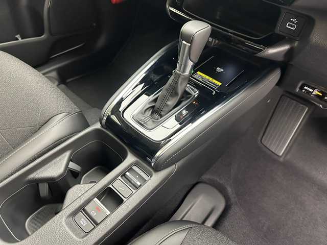 ホンダ ヴェゼル ハイブリッド e:HEV Z 兵庫県 2025(令7)年 0.1千km プラチナホワイトパール ・登録済み未使用車/・純正コネクトナビ/（フルセグ、ＢＴ、ＵＳＢ）　　/・apple　carplay/・androido auto/・バックカメラ　/・レーダークルーズコントロール　/・コーナーセンサー　　/・踏み間違い　/・PCS/・BSI/・LKA/・DAC/・BREAK　HOLD/・ビルトインETC２．０　/・パワーバックドア/・シートヒーター　/・ISOFIX　/・ハーフレザー/・ステアリングヒーター/・パドルシフト/・ＬＥＤヘッドライト/・LEDフォグランプ/・オートハイ/・オートライト/・スペアキー×１/・ワイヤレス充電/・電子パーキング　