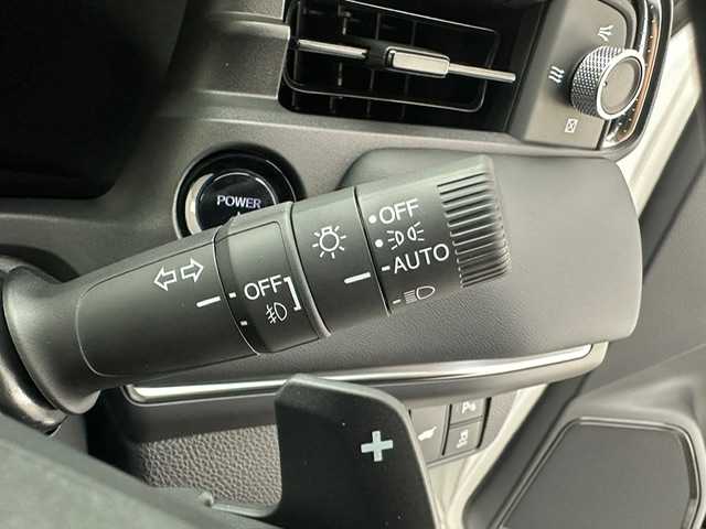 ホンダ ヴェゼル ハイブリッド e:HEV Z 兵庫県 2025(令7)年 0.1千km プラチナホワイトパール ・登録済み未使用車/・純正コネクトナビ/（フルセグ、ＢＴ、ＵＳＢ）　　/・apple　carplay/・androido auto/・バックカメラ　/・レーダークルーズコントロール　/・コーナーセンサー　　/・踏み間違い　/・PCS/・BSI/・LKA/・DAC/・BREAK　HOLD/・ビルトインETC２．０　/・パワーバックドア/・シートヒーター　/・ISOFIX　/・ハーフレザー/・ステアリングヒーター/・パドルシフト/・ＬＥＤヘッドライト/・LEDフォグランプ/・オートハイ/・オートライト/・スペアキー×１/・ワイヤレス充電/・電子パーキング　