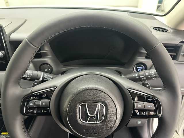 ホンダ ヴェゼル ハイブリッド e:HEV Z 兵庫県 2025(令7)年 0.1千km プラチナホワイトパール ・登録済み未使用車/・純正コネクトナビ/（フルセグ、ＢＴ、ＵＳＢ）　　/・apple　carplay/・androido auto/・バックカメラ　/・レーダークルーズコントロール　/・コーナーセンサー　　/・踏み間違い　/・PCS/・BSI/・LKA/・DAC/・BREAK　HOLD/・ビルトインETC２．０　/・パワーバックドア/・シートヒーター　/・ISOFIX　/・ハーフレザー/・ステアリングヒーター/・パドルシフト/・ＬＥＤヘッドライト/・LEDフォグランプ/・オートハイ/・オートライト/・スペアキー×１/・ワイヤレス充電/・電子パーキング　