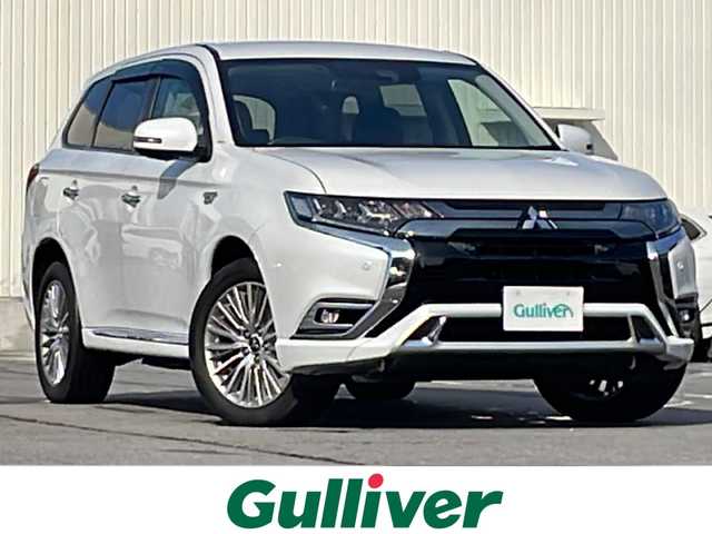 三菱 アウトランダー ＰＨＥＶ G プラスパッケージ 道北・旭川 2020(令2)年 6万km シルキーホワイト /4WD//禁煙車//純正スマートフォン連携ナビ//BT/USB/フルセグ//全方位カメラ//電気温水式ヒーター//衝突軽減ブレーキ//レーンキープ//レーダークルーズコントロール//コーナーセンサー//パドルシフト//パワーバックドア//ハーフレザーシート//運転席パワーシート//シートヒーター//ステアリングヒーター//100V/１５００Ｗ//オートハイビーム//オートライト//ＬＥＤヘッドライト//フォグライト//オートリトラミラー//オートワイパー//純正フロアマット//ドアバイザー