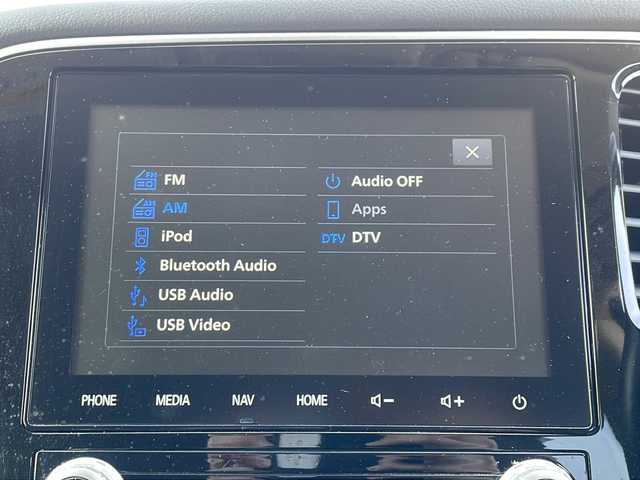 三菱 アウトランダー ＰＨＥＶ G プラスパッケージ 道北・旭川 2020(令2)年 6万km シルキーホワイト /4WD//禁煙車//純正スマートフォン連携ナビ//BT/USB/フルセグ//全方位カメラ//電気温水式ヒーター//衝突軽減ブレーキ//レーンキープ//レーダークルーズコントロール//コーナーセンサー//パドルシフト//パワーバックドア//ハーフレザーシート//運転席パワーシート//シートヒーター//ステアリングヒーター//100V/１５００Ｗ//オートハイビーム//オートライト//ＬＥＤヘッドライト//フォグライト//オートリトラミラー//オートワイパー//純正フロアマット//ドアバイザー