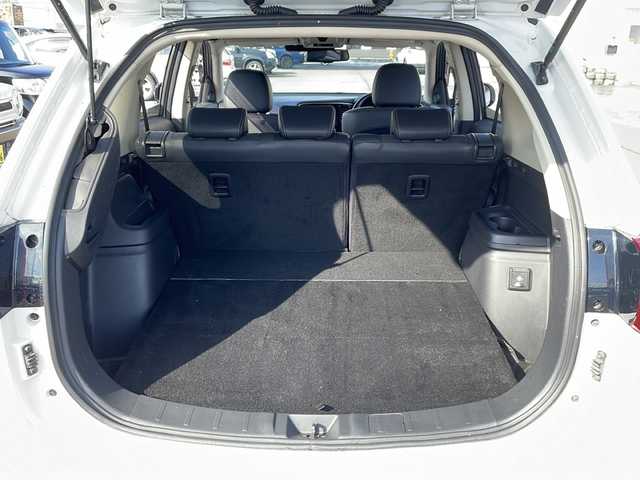 三菱 アウトランダー ＰＨＥＶ G プラスパッケージ 道北・旭川 2020(令2)年 6万km シルキーホワイト /4WD//禁煙車//純正スマートフォン連携ナビ//BT/USB/フルセグ//全方位カメラ//電気温水式ヒーター//衝突軽減ブレーキ//レーンキープ//レーダークルーズコントロール//コーナーセンサー//パドルシフト//パワーバックドア//ハーフレザーシート//運転席パワーシート//シートヒーター//ステアリングヒーター//100V/１５００Ｗ//オートハイビーム//オートライト//ＬＥＤヘッドライト//フォグライト//オートリトラミラー//オートワイパー//純正フロアマット//ドアバイザー