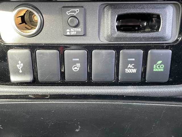 三菱 アウトランダー ＰＨＥＶ G プラスパッケージ 道北・旭川 2020(令2)年 6万km シルキーホワイト /4WD//禁煙車//純正スマートフォン連携ナビ//BT/USB/フルセグ//全方位カメラ//電気温水式ヒーター//衝突軽減ブレーキ//レーンキープ//レーダークルーズコントロール//コーナーセンサー//パドルシフト//パワーバックドア//ハーフレザーシート//運転席パワーシート//シートヒーター//ステアリングヒーター//100V/１５００Ｗ//オートハイビーム//オートライト//ＬＥＤヘッドライト//フォグライト//オートリトラミラー//オートワイパー//純正フロアマット//ドアバイザー