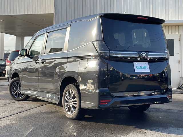 トヨタ ヴォクシー S－Z 道北・旭川 2022(令4)年 3.7万km グリッターブラックガラスフレーク /ワンオーナー//寒冷地仕様//禁煙車　//純正１０．５インチメモリーナビ//ＣＤ・ＤＶＤ・ＢＴ・フルセグ//純正エンジンスターター//両側パワースライドドア//ユニバーサルステップ//ハーフレザーシート//前席シートヒーター//前後ドライブレコーダー//バックカメラ//セーフティセンス//プリクラッシュブレーキ//レーンデパーチャーアラート//レーダークルーズコントロール//プロアクティブドライビングアシスト//パーキングサポートブレーキ//ロードサインアシスト//クリアランスソナー//ＬＥＤヘッドライト//オートライト//リアサンシェード//ＥＴＣ2.0//保証書//スペアキー×１