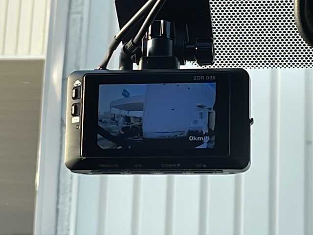 トヨタ ヴォクシー S－Z 道北・旭川 2022(令4)年 3.7万km グリッターブラックガラスフレーク /ワンオーナー//寒冷地仕様//禁煙車　//純正１０．５インチメモリーナビ//ＣＤ・ＤＶＤ・ＢＴ・フルセグ//純正エンジンスターター//両側パワースライドドア//ユニバーサルステップ//ハーフレザーシート//前席シートヒーター//前後ドライブレコーダー//バックカメラ//セーフティセンス//プリクラッシュブレーキ//レーンデパーチャーアラート//レーダークルーズコントロール//プロアクティブドライビングアシスト//パーキングサポートブレーキ//ロードサインアシスト//クリアランスソナー//ＬＥＤヘッドライト//オートライト//リアサンシェード//ＥＴＣ2.0//保証書//スペアキー×１