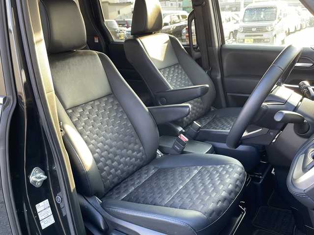 トヨタ ヴォクシー S－Z 道北・旭川 2022(令4)年 3.7万km グリッターブラックガラスフレーク /ワンオーナー//寒冷地仕様//禁煙車　//純正１０．５インチメモリーナビ//ＣＤ・ＤＶＤ・ＢＴ・フルセグ//純正エンジンスターター//両側パワースライドドア//ユニバーサルステップ//ハーフレザーシート//前席シートヒーター//前後ドライブレコーダー//バックカメラ//セーフティセンス//プリクラッシュブレーキ//レーンデパーチャーアラート//レーダークルーズコントロール//プロアクティブドライビングアシスト//パーキングサポートブレーキ//ロードサインアシスト//クリアランスソナー//ＬＥＤヘッドライト//オートライト//リアサンシェード//ＥＴＣ2.0//保証書//スペアキー×１