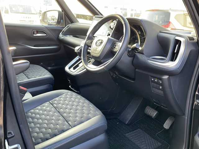 トヨタ ヴォクシー S－Z 道北・旭川 2022(令4)年 3.7万km グリッターブラックガラスフレーク /ワンオーナー//寒冷地仕様//禁煙車　//純正１０．５インチメモリーナビ//ＣＤ・ＤＶＤ・ＢＴ・フルセグ//純正エンジンスターター//両側パワースライドドア//ユニバーサルステップ//ハーフレザーシート//前席シートヒーター//前後ドライブレコーダー//バックカメラ//セーフティセンス//プリクラッシュブレーキ//レーンデパーチャーアラート//レーダークルーズコントロール//プロアクティブドライビングアシスト//パーキングサポートブレーキ//ロードサインアシスト//クリアランスソナー//ＬＥＤヘッドライト//オートライト//リアサンシェード//ＥＴＣ2.0//保証書//スペアキー×１