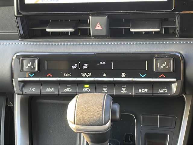 トヨタ ヴォクシー S－Z 道北・旭川 2022(令4)年 3.7万km グリッターブラックガラスフレーク /ワンオーナー//寒冷地仕様//禁煙車　//純正１０．５インチメモリーナビ//ＣＤ・ＤＶＤ・ＢＴ・フルセグ//純正エンジンスターター//両側パワースライドドア//ユニバーサルステップ//ハーフレザーシート//前席シートヒーター//前後ドライブレコーダー//バックカメラ//セーフティセンス//プリクラッシュブレーキ//レーンデパーチャーアラート//レーダークルーズコントロール//プロアクティブドライビングアシスト//パーキングサポートブレーキ//ロードサインアシスト//クリアランスソナー//ＬＥＤヘッドライト//オートライト//リアサンシェード//ＥＴＣ2.0//保証書//スペアキー×１