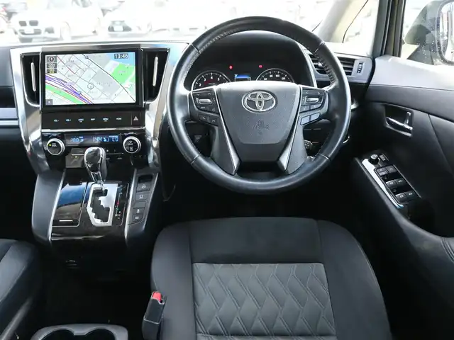 トヨタ アルファード S 千葉県 2019(平31)年 5.6万km ホワイトパールクリスタルシャイン Toyota Safety Sense/・プリクラッシュセーフティ/・レーンディパーチャーアラート/・オートハイビーム/・レーダークルーズコントロール/両側パワースライドドア/10インチ純正SDナビ/地デジTV/【DVD/CD再生機能　Bluetooth接続】/バックカメラ/フリップダウンモニター/ドライブレコーダー（前後撮影）/革巻きステアリング/ステアリングスイッチ/ETC/LEDヘッドライト/フォグライト/ウインカーミラー/クリアランスソナー/社外17インチアルミホイル/サイド/カーテンエアバッグ/スマートキー
