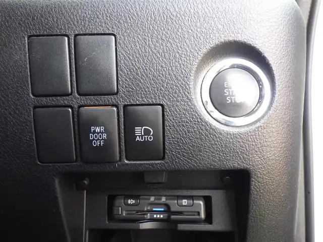 トヨタ アルファード S 千葉県 2019(平31)年 5.6万km ホワイトパールクリスタルシャイン Toyota Safety Sense/・プリクラッシュセーフティ/・レーンディパーチャーアラート/・オートハイビーム/・レーダークルーズコントロール/両側パワースライドドア/10インチ純正SDナビ/地デジTV/【DVD/CD再生機能　Bluetooth接続】/バックカメラ/フリップダウンモニター/ドライブレコーダー（前後撮影）/革巻きステアリング/ステアリングスイッチ/ETC/LEDヘッドライト/フォグライト/ウインカーミラー/クリアランスソナー/社外17インチアルミホイル/サイド/カーテンエアバッグ/スマートキー