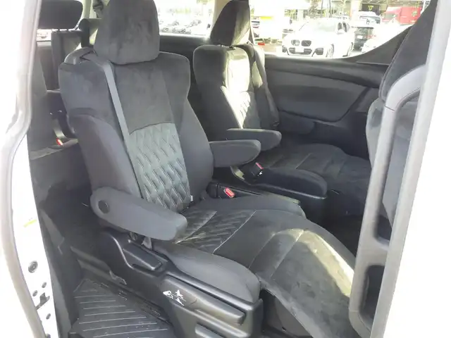 トヨタ アルファード S 千葉県 2019(平31)年 5.6万km ホワイトパールクリスタルシャイン Toyota Safety Sense/・プリクラッシュセーフティ/・レーンディパーチャーアラート/・オートハイビーム/・レーダークルーズコントロール/両側パワースライドドア/10インチ純正SDナビ/地デジTV/【DVD/CD再生機能　Bluetooth接続】/バックカメラ/フリップダウンモニター/ドライブレコーダー（前後撮影）/革巻きステアリング/ステアリングスイッチ/ETC/LEDヘッドライト/フォグライト/ウインカーミラー/クリアランスソナー/社外17インチアルミホイル/サイド/カーテンエアバッグ/スマートキー