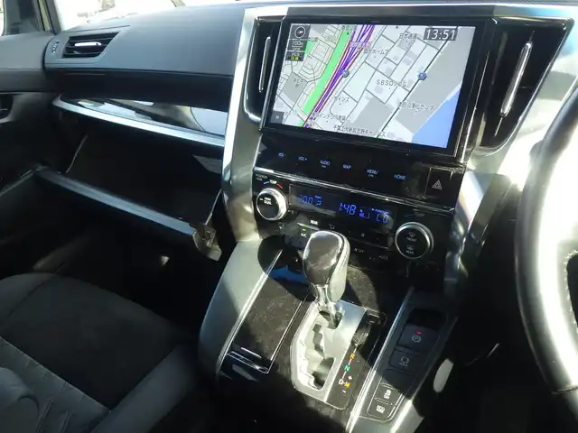 トヨタ アルファード S 千葉県 2019(平31)年 5.6万km ホワイトパールクリスタルシャイン Toyota Safety Sense/・プリクラッシュセーフティ/・レーンディパーチャーアラート/・オートハイビーム/・レーダークルーズコントロール/両側パワースライドドア/10インチ純正SDナビ/地デジTV/【DVD/CD再生機能　Bluetooth接続】/バックカメラ/フリップダウンモニター/ドライブレコーダー（前後撮影）/革巻きステアリング/ステアリングスイッチ/ETC/LEDヘッドライト/フォグライト/ウインカーミラー/クリアランスソナー/社外17インチアルミホイル/サイド/カーテンエアバッグ/スマートキー