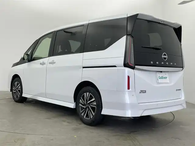 日産 セレナ e－パワー ハイウェイスター V 富山県 2025(令7)年 0.1千km プリズムホワイト 登録済未使用車/純正12.3型ナビ（AM/FM/BT/USB/HDMI）/フルセグTV/全方位カメラ/純正11型後席モニター/前後ドライブレコーダー/ETC/デジタルインナーミラー/ブラインドスポットモニター/衝突被害軽減システム/レーダークルーズコントロール/レーンキープアシスト/コーナーセンサー/横滑り防止装置/アイドリングストップ/純正アルミホイール/オートLEDライト/オートマチックハイビーム/フォグライト/オートホールド付電子パーキング/革巻きステアリング/ステアリングスイッチ/スマートキー/スペアキー