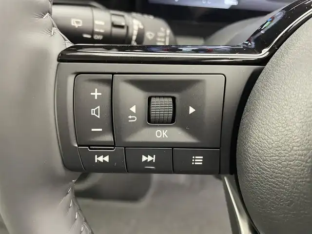 日産 セレナ e－パワー ハイウェイスター V 富山県 2025(令7)年 0.1千km プリズムホワイト 登録済未使用車/純正12.3型ナビ（AM/FM/BT/USB/HDMI）/フルセグTV/全方位カメラ/純正11型後席モニター/前後ドライブレコーダー/ETC/デジタルインナーミラー/ブラインドスポットモニター/衝突被害軽減システム/レーダークルーズコントロール/レーンキープアシスト/コーナーセンサー/横滑り防止装置/アイドリングストップ/純正アルミホイール/オートLEDライト/オートマチックハイビーム/フォグライト/オートホールド付電子パーキング/革巻きステアリング/ステアリングスイッチ/スマートキー/スペアキー