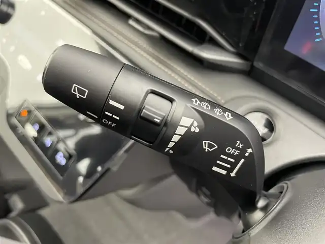 日産 セレナ e－パワー ハイウェイスター V 富山県 2025(令7)年 0.1千km プリズムホワイト 登録済未使用車/純正12.3型ナビ（AM/FM/BT/USB/HDMI）/フルセグTV/全方位カメラ/純正11型後席モニター/前後ドライブレコーダー/ETC/デジタルインナーミラー/ブラインドスポットモニター/衝突被害軽減システム/レーダークルーズコントロール/レーンキープアシスト/コーナーセンサー/横滑り防止装置/アイドリングストップ/純正アルミホイール/オートLEDライト/オートマチックハイビーム/フォグライト/オートホールド付電子パーキング/革巻きステアリング/ステアリングスイッチ/スマートキー/スペアキー