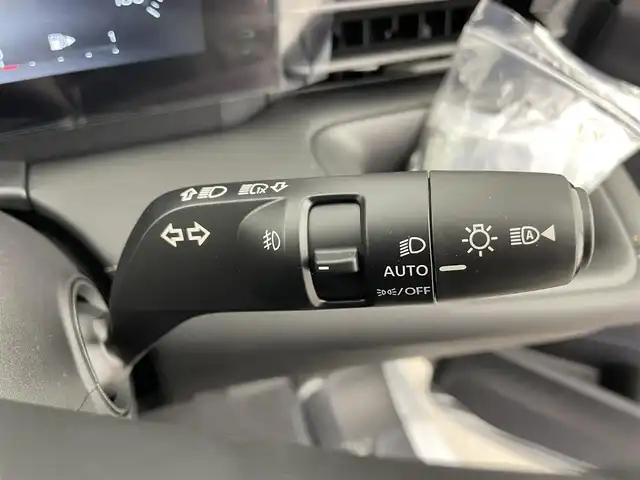 日産 セレナ e－パワー ハイウェイスター V 富山県 2025(令7)年 0.1千km プリズムホワイト 登録済未使用車/純正12.3型ナビ（AM/FM/BT/USB/HDMI）/フルセグTV/全方位カメラ/純正11型後席モニター/前後ドライブレコーダー/ETC/デジタルインナーミラー/ブラインドスポットモニター/衝突被害軽減システム/レーダークルーズコントロール/レーンキープアシスト/コーナーセンサー/横滑り防止装置/アイドリングストップ/純正アルミホイール/オートLEDライト/オートマチックハイビーム/フォグライト/オートホールド付電子パーキング/革巻きステアリング/ステアリングスイッチ/スマートキー/スペアキー