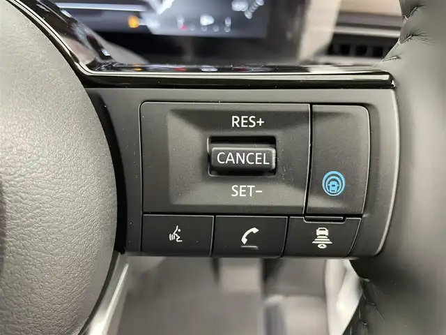 日産 セレナ e－パワー ハイウェイスター V 富山県 2025(令7)年 0.1千km プリズムホワイト 登録済未使用車/純正12.3型ナビ（AM/FM/BT/USB/HDMI）/フルセグTV/全方位カメラ/純正11型後席モニター/前後ドライブレコーダー/ETC/デジタルインナーミラー/ブラインドスポットモニター/衝突被害軽減システム/レーダークルーズコントロール/レーンキープアシスト/コーナーセンサー/横滑り防止装置/アイドリングストップ/純正アルミホイール/オートLEDライト/オートマチックハイビーム/フォグライト/オートホールド付電子パーキング/革巻きステアリング/ステアリングスイッチ/スマートキー/スペアキー