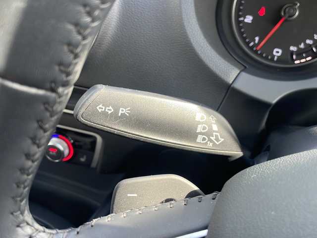 アウディ Ａ３ スポーツバック 1．4 TFSI 大阪府 2015(平27)年 2.9万km 青Ｍ メーカー純正ナビ/バックカメラ/ビルトインETC/HIDヘッドライト/フォグランプ/純正16インチAW/クルーズコントロール/ウインカーミラー/黒革シート/革巻きステアリング/パドルシフト/ドライブレコーダー/フロアマット/保証書/取扱説明書