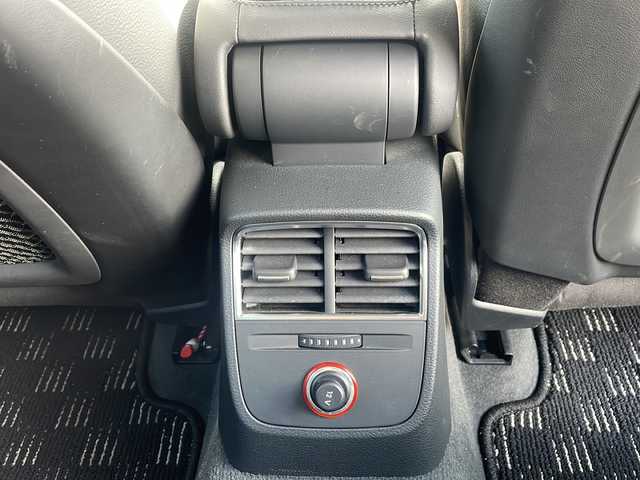 アウディ Ａ３ スポーツバック 1．4 TFSI 大阪府 2015(平27)年 2.9万km 青Ｍ メーカー純正ナビ/バックカメラ/ビルトインETC/HIDヘッドライト/フォグランプ/純正16インチAW/クルーズコントロール/ウインカーミラー/黒革シート/革巻きステアリング/パドルシフト/ドライブレコーダー/フロアマット/保証書/取扱説明書