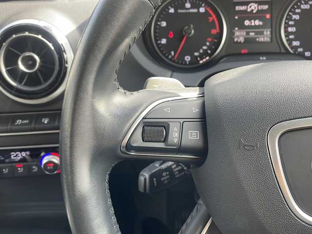 アウディ Ａ３ スポーツバック 1．4 TFSI 大阪府 2015(平27)年 2.9万km 青Ｍ メーカー純正ナビ/バックカメラ/ビルトインETC/HIDヘッドライト/フォグランプ/純正16インチAW/クルーズコントロール/ウインカーミラー/黒革シート/革巻きステアリング/パドルシフト/ドライブレコーダー/フロアマット/保証書/取扱説明書