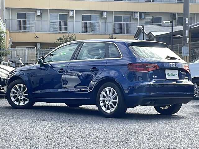 アウディ Ａ３ スポーツバック 1．4 TFSI 大阪府 2015(平27)年 2.9万km 青Ｍ メーカー純正ナビ/バックカメラ/ビルトインETC/HIDヘッドライト/フォグランプ/純正16インチAW/クルーズコントロール/ウインカーミラー/黒革シート/革巻きステアリング/パドルシフト/ドライブレコーダー/フロアマット/保証書/取扱説明書