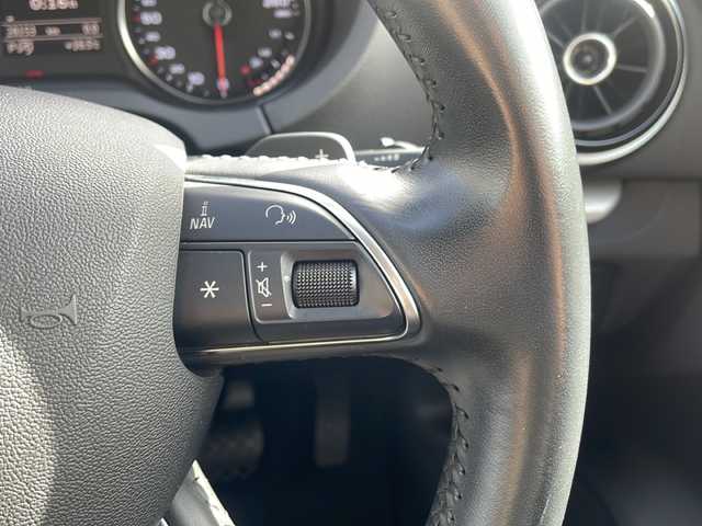 アウディ Ａ３ スポーツバック 1．4 TFSI 大阪府 2015(平27)年 2.9万km 青Ｍ メーカー純正ナビ/バックカメラ/ビルトインETC/HIDヘッドライト/フォグランプ/純正16インチAW/クルーズコントロール/ウインカーミラー/黒革シート/革巻きステアリング/パドルシフト/ドライブレコーダー/フロアマット/保証書/取扱説明書