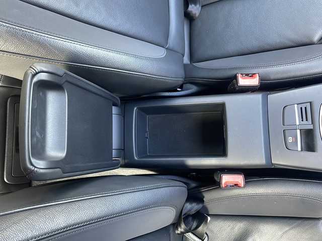 アウディ Ａ３ スポーツバック 1．4 TFSI 大阪府 2015(平27)年 2.9万km 青Ｍ メーカー純正ナビ/バックカメラ/ビルトインETC/HIDヘッドライト/フォグランプ/純正16インチAW/クルーズコントロール/ウインカーミラー/黒革シート/革巻きステアリング/パドルシフト/ドライブレコーダー/フロアマット/保証書/取扱説明書