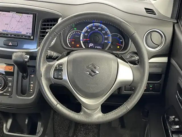 スズキ ワゴンＲ スティングレー T 埼玉県 2013(平25)年 3.8万km パールホワイト 社外ナビ　バックカメラ　ＥＴＣ　衝突被害軽減ブレーキ　ＤＶＤ再生　ステアリングスイッチ　パドルシフト　オートエアコン　純正アルミホイール　プッシュスタート　スマートキー　オートライト　ＨＩＤライト