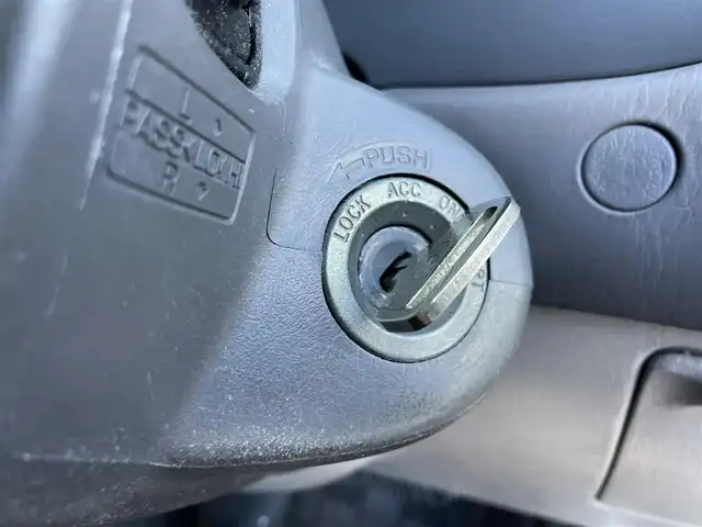 トヨタ カローラ XE サルーン リミテッド 宮城県 2000(平12)年 13.1万km シルバーM ワンオーナー/純正CD/CS/スペアキーあり/保証書/取扱説明書