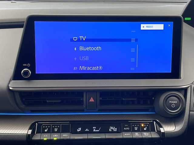 トヨタ プリウス Z 沖縄県 2023(令5)年 3.1万km プラチナホワイトパールマイカ メーカーオプションムーンルーフ/純正ディスプレイオーディオ　/トヨタコネクティットナビ　/パノラミックビューモニター　/フルセグＴＶ　/Ｂｌｕｅｔｏｏｔｈ　/ドライブレコーダー　/ＥＴＣ　/コーナーセンサー　/デジタルインナーミラー　/メモリー付パワーシート　/ＬＥＤヘッドライト/純正19インチアルミホイール/レザーシート/シートヒーター/ステアリングヒーター