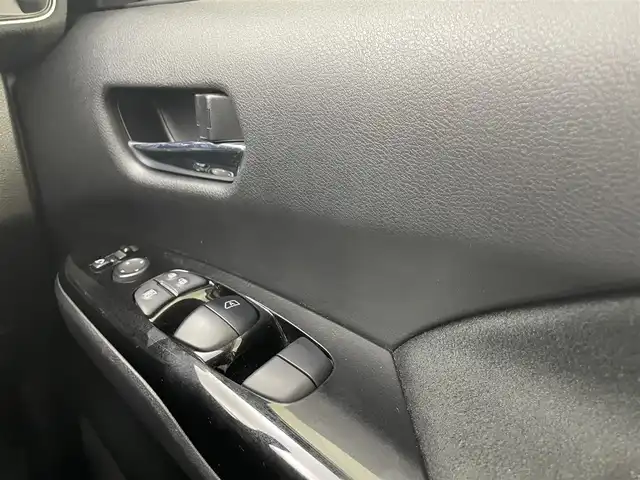 日産 セレナ ライダー 熊本県 2017(平29)年 6.6万km ブリリアントホワイトパール 禁煙車/純正ナビMM516D-L/CD/DVD/BlueRay/BT/フルセグTV/AM/FM)/純正フリップダウンモニター/純正前のみドライブレコーダー/ビルトインETC/後席左側ハンズフリーオートスライドドア/両側パワースライドドア/アラウンドビューモニター/クルーズコントロール/衝突軽減ブレーキ/レーンキープアシスト/横滑り防止/アイドリングストップ/前後クリアランスソナー/純正フロアマット/純正１６インチAW/オートライト/LEDヘッドライト/フォグライト/スマートキー/プッシュスタート/スペアキー1本/保証書/取扱説明書