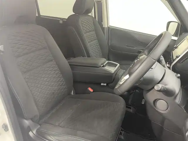 日産 セレナ ライダー 熊本県 2017(平29)年 6.6万km ブリリアントホワイトパール 禁煙車/純正ナビMM516D-L/CD/DVD/BlueRay/BT/フルセグTV/AM/FM)/純正フリップダウンモニター/純正前のみドライブレコーダー/ビルトインETC/後席左側ハンズフリーオートスライドドア/両側パワースライドドア/アラウンドビューモニター/クルーズコントロール/衝突軽減ブレーキ/レーンキープアシスト/横滑り防止/アイドリングストップ/前後クリアランスソナー/純正フロアマット/純正１６インチAW/オートライト/LEDヘッドライト/フォグライト/スマートキー/プッシュスタート/スペアキー1本/保証書/取扱説明書