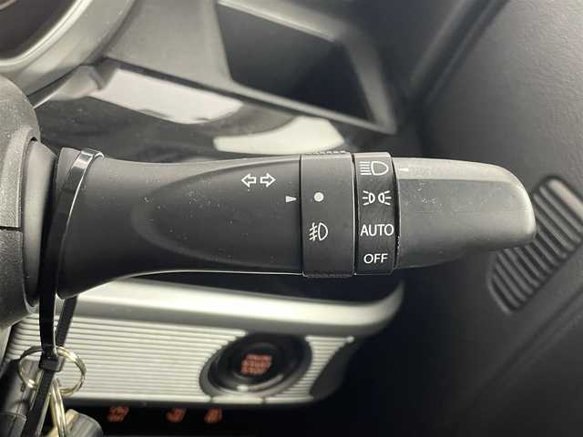 スズキ スペーシア カスタム HYBRID XS 埼玉県 2019(平31)年 2.7万km ピュアホワイトパール/ブラック2トーン 純正7インチナビ/CD DVD フルセグTV Bluetooth/バックカメラ/ステアリングリモコン/衝突軽減ブレーキ/レーンキプアシスト/クリアランスソナー/両側パワースライドドア/ハーフレザーシート/シートヒーター/サーキュレーター/LEDオートライト/スマートキー/ビルトインETC