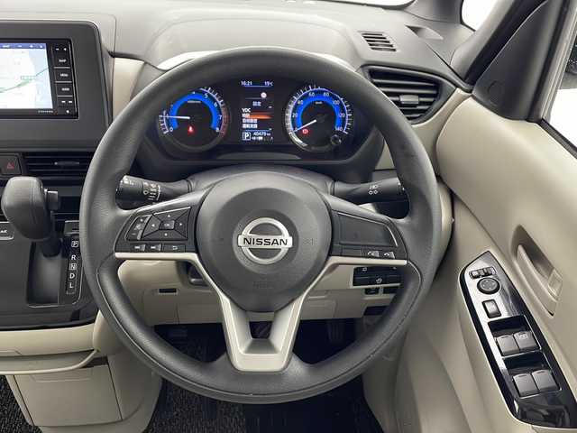 日産 ルークス X 千葉県 2022(令4)年 4.1万km ブラック ワンオーナー/パナソニックナビ/(BT/フルセグTV/FM/AM)/運転支援機能/(エマージェンシーブレーキ)/(車線逸脱警報)/(先行車発進お知らせ)/(速度標識表示)/(道路標識表示)/(ふらつき警報)/片側パワースライドドア/オートクロージャー/オートライト/スペアキー×1/アイドリングストップ/純正フロアマット/ドアバイザー/取説/保証書