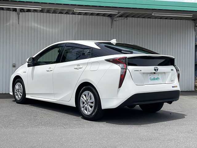 トヨタ プリウス S 長野県 2018(平30)年 5.1万km スーパーホワイトⅡ ４WD/トヨタセーフティセンス/ケンウッドメモリナビ/バックカメラ/ETC/ドライブレコーダー/純正１５インチアルミ/LEDヘッドライト/スマートキー/スペアキー/取説