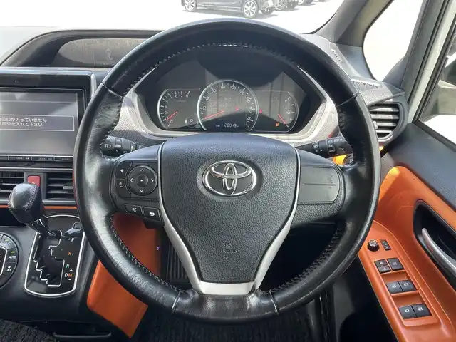トヨタ ヴォクシー ZS 熊本県 2014(平26)年 12.8万km ホワイトパールクリスタルシャイン (株)IDOMが運営する【じしゃロン熊本店】の自社ローン専用車両になりますこちらは現金またはオートローンご利用時の価格です。自社ローンご希望の方は別途その旨お申付け下さい/純正ナビ　/バックカメラ　/両側パワースライドドア　/アイドリングストップ　/ビルトインETC　/LEDヘッドライト　/ドライブレコーダー　/プッシュスタート　/スマートキー　/ステアリングスイッチ