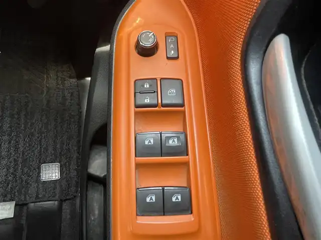 トヨタ ヴォクシー ZS 熊本県 2014(平26)年 12.8万km ホワイトパールクリスタルシャイン (株)IDOMが運営する【じしゃロン熊本店】の自社ローン専用車両になりますこちらは現金またはオートローンご利用時の価格です。自社ローンご希望の方は別途その旨お申付け下さい/純正ナビ　/バックカメラ　/両側パワースライドドア　/アイドリングストップ　/ビルトインETC　/LEDヘッドライト　/ドライブレコーダー　/プッシュスタート　/スマートキー　/ステアリングスイッチ