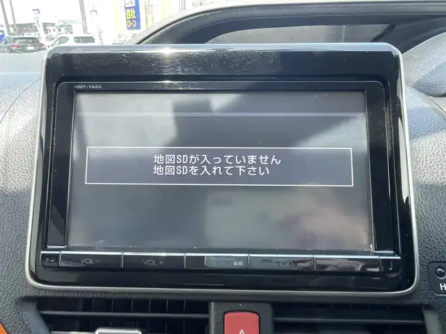 トヨタ ヴォクシー ZS 熊本県 2014(平26)年 12.8万km ホワイトパールクリスタルシャイン (株)IDOMが運営する【じしゃロン熊本店】の自社ローン専用車両になりますこちらは現金またはオートローンご利用時の価格です。自社ローンご希望の方は別途その旨お申付け下さい/純正ナビ　/バックカメラ　/両側パワースライドドア　/アイドリングストップ　/ビルトインETC　/LEDヘッドライト　/ドライブレコーダー　/プッシュスタート　/スマートキー　/ステアリングスイッチ