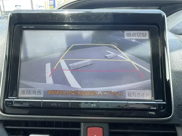 トヨタ ヴォクシー ZS 熊本県 2014(平26)年 12.8万km ホワイトパールクリスタルシャイン (株)IDOMが運営する【じしゃロン熊本店】の自社ローン専用車両になりますこちらは現金またはオートローンご利用時の価格です。自社ローンご希望の方は別途その旨お申付け下さい/純正ナビ　/バックカメラ　/両側パワースライドドア　/アイドリングストップ　/ビルトインETC　/LEDヘッドライト　/ドライブレコーダー　/プッシュスタート　/スマートキー　/ステアリングスイッチ