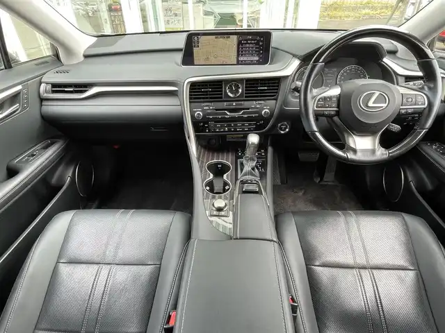 レクサス ＲＸ 450h バージョンL 道央・札幌 2016(平28)年 5.7万km プラチナムシルバーメタリック ・４WD/・衝突軽減ブレーキ/・寒冷地仕様/・純正ナビ/　CD＆BT＆USB＆AUX＆TV/・バックカメラ/・コーナーセンサー/・レーンキープアシスト/・レーダークルーズコントロール/・純正エンジンスターター/・置くだけ充電/・レザーシート/・パワーシート/・オートエアコン/・オートライト/・ワイパー熱線/・ステアリングヒーター/・ミラーヒーター/・パワーバックドア/・ヘッドアップディスプレイ/・ブラインドスポットモニター/・ルームミラー型レーダー/・前後ドライブレコーダー/・プッシュスタート/・スマートキー/・MT付きAT/・ビルトインETC/・オートリトラミラー/・シートヒーター/・ステアリングスイッチ/・純正AW＆冬タイヤ積込/・純正フロアマット/・ドアバイザー/・ウィンカーミラー/・フォグライト/・LEDヘッドライト