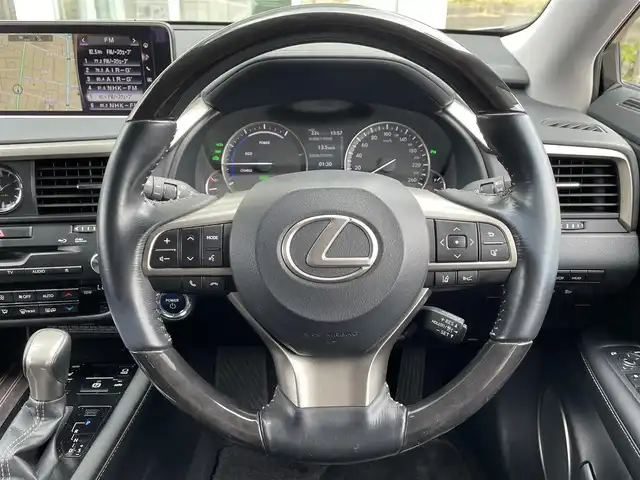 レクサス ＲＸ 450h バージョンL 道央・札幌 2016(平28)年 5.7万km プラチナムシルバーメタリック ・４WD/・衝突軽減ブレーキ/・寒冷地仕様/・純正ナビ/　CD＆BT＆USB＆AUX＆TV/・バックカメラ/・コーナーセンサー/・レーンキープアシスト/・レーダークルーズコントロール/・純正エンジンスターター/・置くだけ充電/・レザーシート/・パワーシート/・オートエアコン/・オートライト/・ワイパー熱線/・ステアリングヒーター/・ミラーヒーター/・パワーバックドア/・ヘッドアップディスプレイ/・ブラインドスポットモニター/・ルームミラー型レーダー/・前後ドライブレコーダー/・プッシュスタート/・スマートキー/・MT付きAT/・ビルトインETC/・オートリトラミラー/・シートヒーター/・ステアリングスイッチ/・純正AW＆冬タイヤ積込/・純正フロアマット/・ドアバイザー/・ウィンカーミラー/・フォグライト/・LEDヘッドライト
